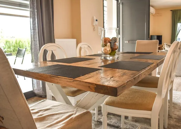 Aurelia Home